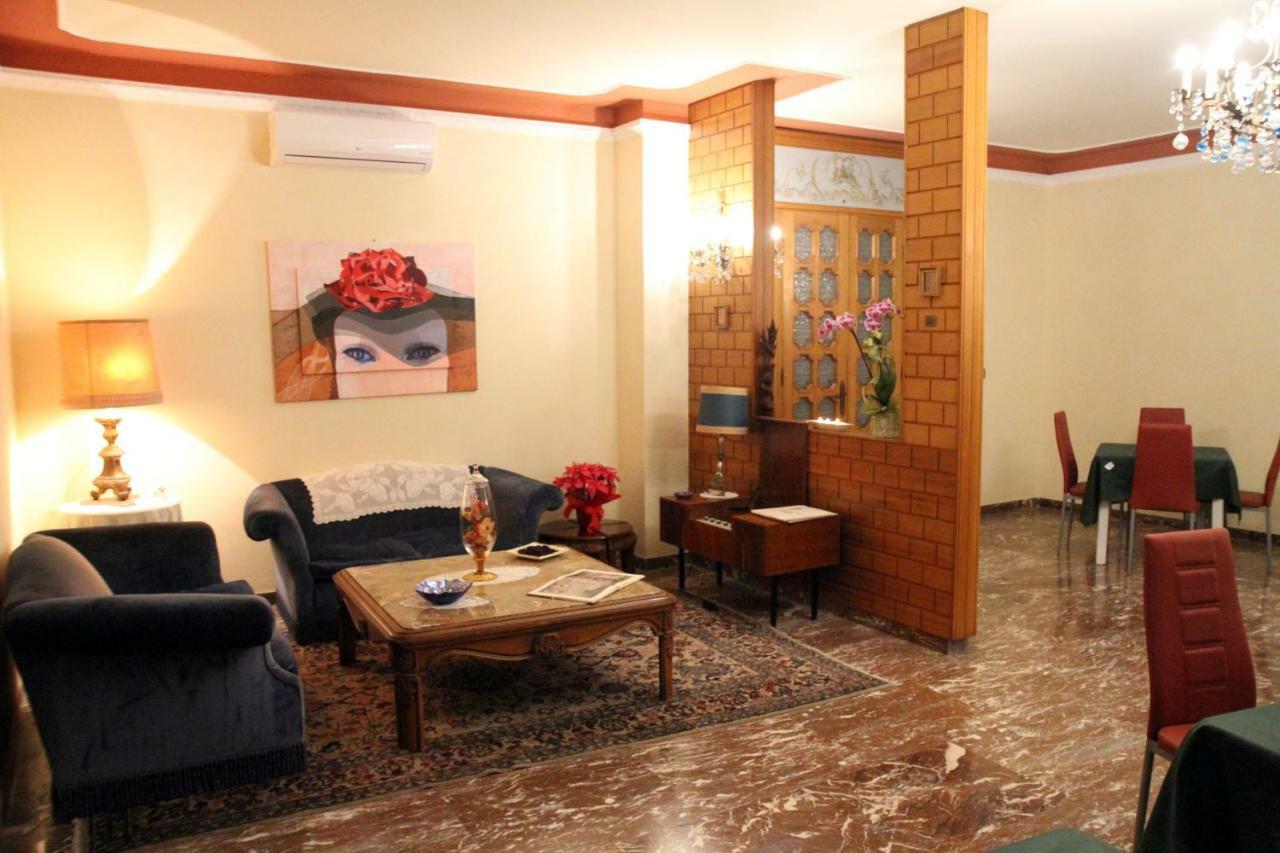 La Dimora Di Vesta Bed and Breakfast Lecce Exteriör bild